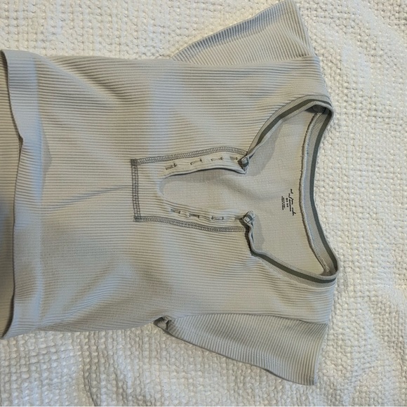 Urban Outfitters Go for Gold Seemless Top Ivory XS/S - Picture 2 of 4